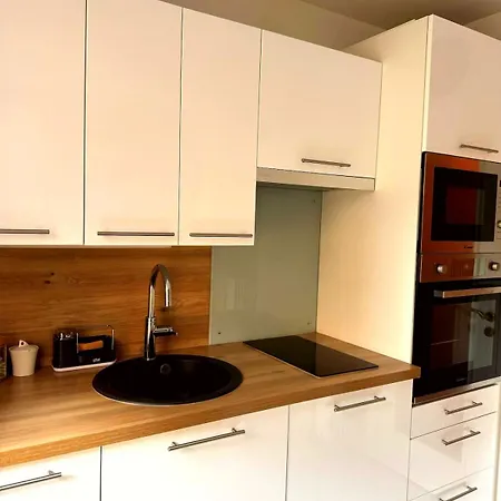 - Apartamento *
